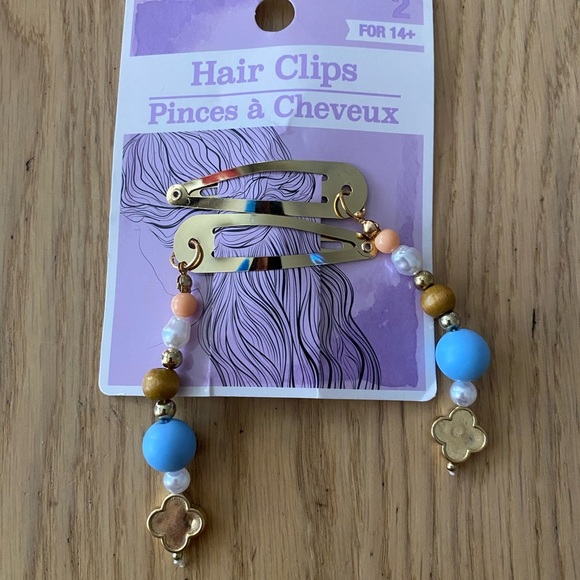 🆕 Beaded Hair Clip with Dangle🆕 - Picture 5 of 6